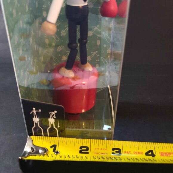 Wasted Bottle Stopper by the brand OTOTO - Picture 7 of 7